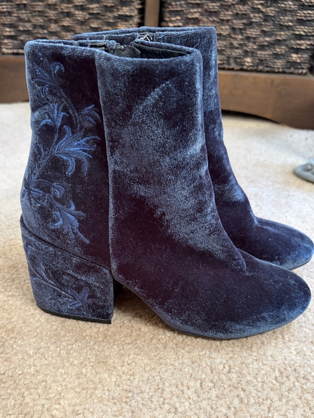 Kenneth Cole Renna blue velvet boots with floral embroidery size 7